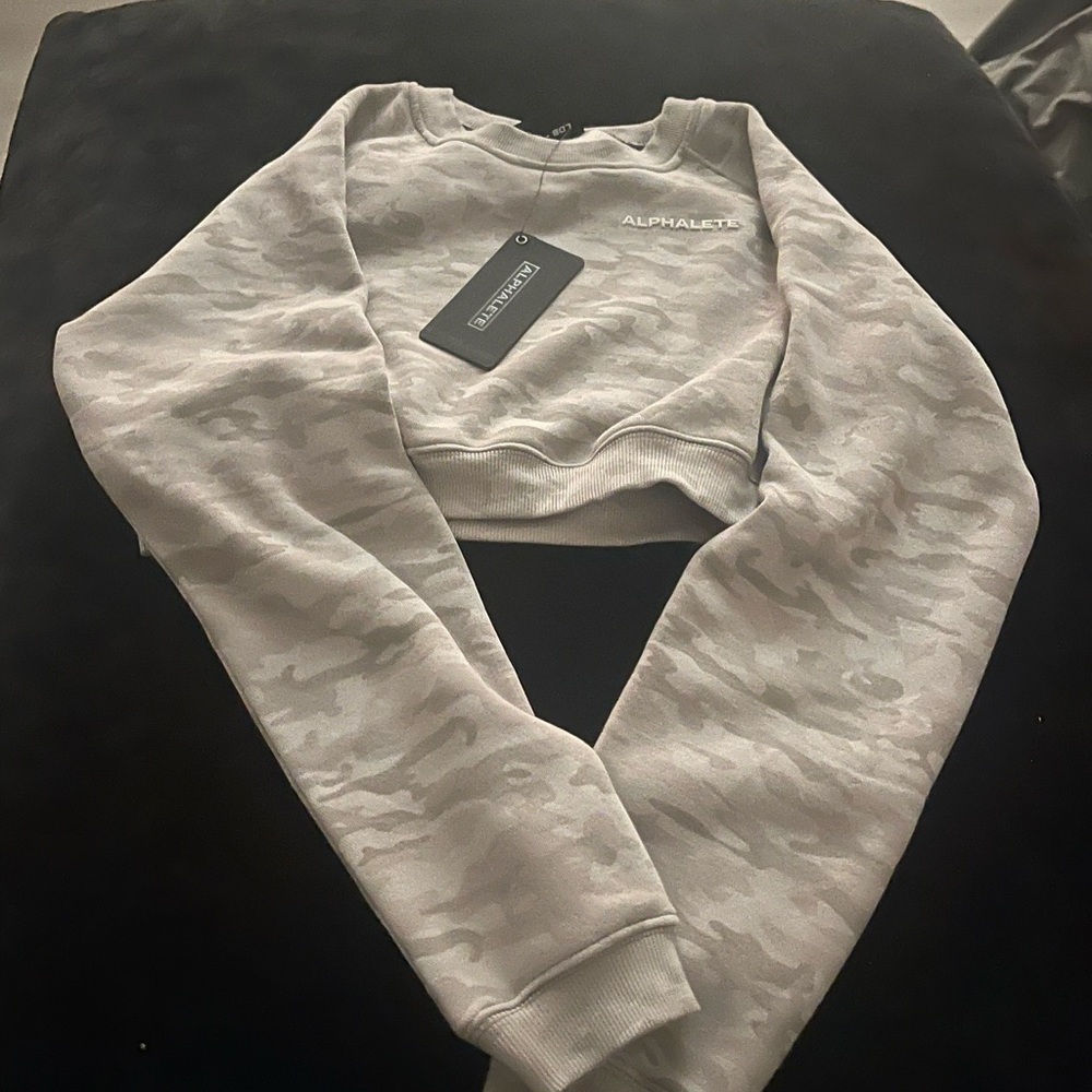 NWT Alphalete cropped camo sweatshirt - Picture 2 of 3
